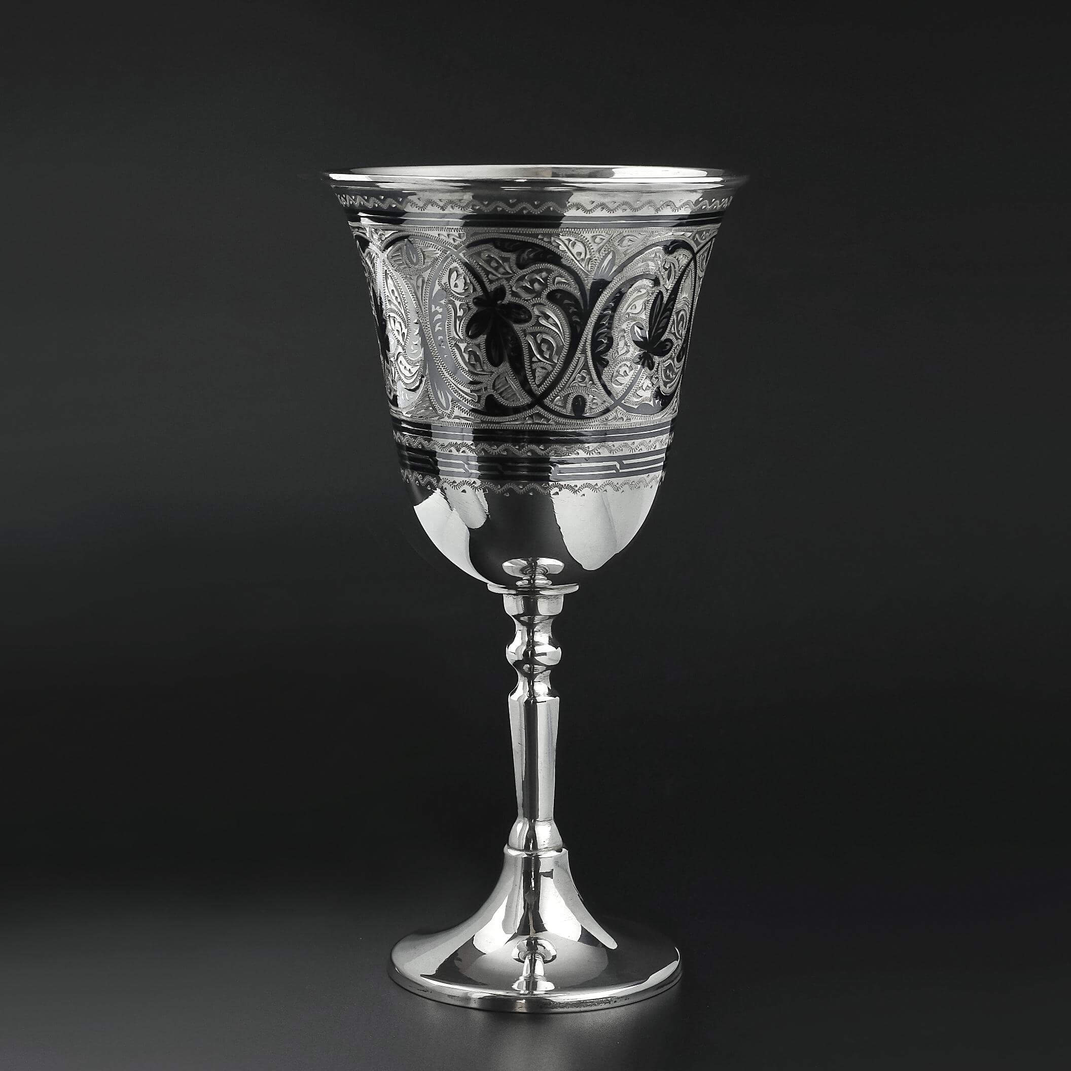 бокалы кубачи серебряные. фужер из серебра. бокалы для шампанского серебро. серебряный бокал. серебряная рюмка.