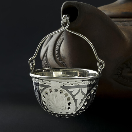 Изображение «Серебряная сетка для чайника Кубачи»