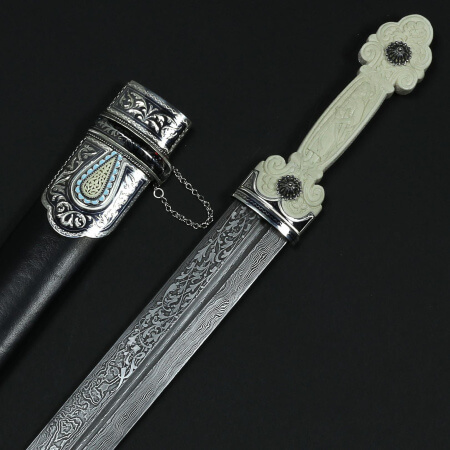 Изображение «Кавказский серебряный кинжал с художественной рукоятью»