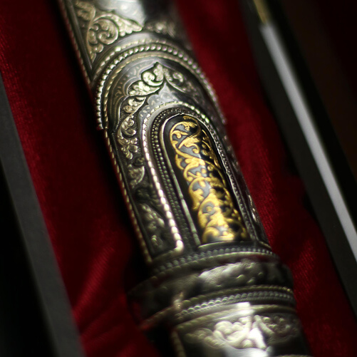 Изображение «Кубачинский кинжал с золотой насечкой»