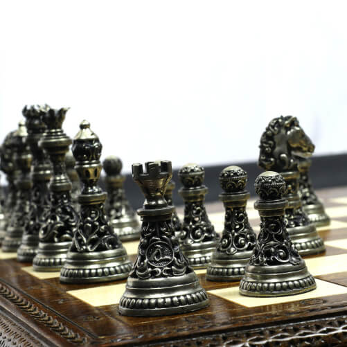 Изображение Шахматная доска с полкой и фигурами