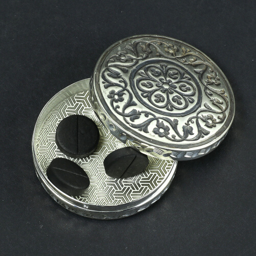 Изображение Таблетница из серебра Кубачи с резьбой
