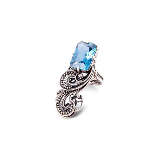 Изображение «Женское кольцо с голубым цирконом»