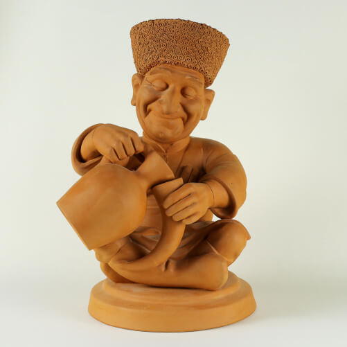 Изображение «Авторская статуэтка Горец с кувшином глиняная»