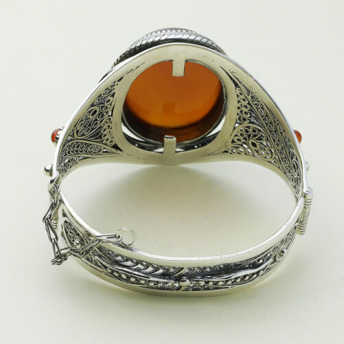 Изображение «Широкий браслет с филигранью из серебра с сердоликом»