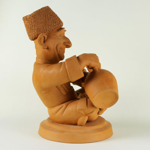 Изображение «Авторская статуэтка Горец с кувшином глиняная»