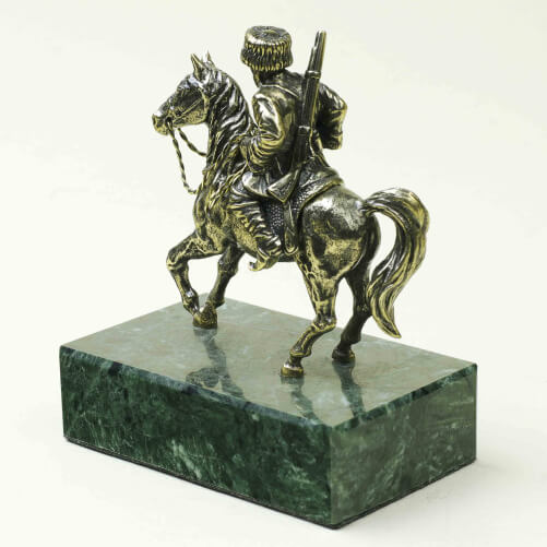 Изображение «Статуэтка из бронзы Горец на коне»